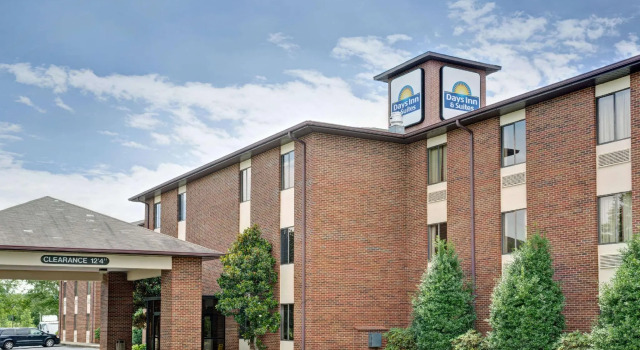 Номер Standard Days Inn & Suites by Wyndham Hickory