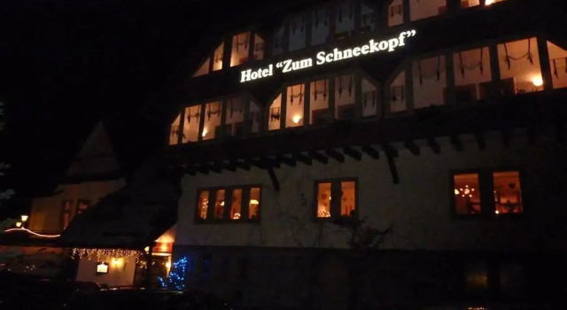 Hotel Zum Schneekopf, Book Hotel Hoteller i Oberes Geratal med parkering, Parkering