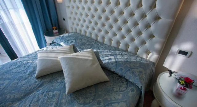 Семейный номер Standard с видом на озеро Hotel La Rondine