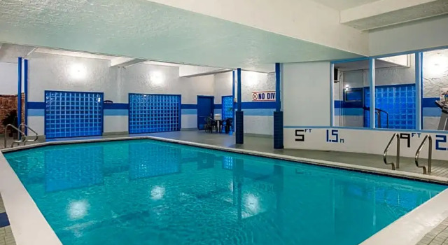 Двухместный люкс Howard Johnson Hotel - Victoria