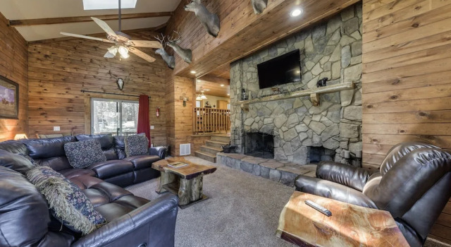 Well-appointed Alto Cabin w/ Fire Pit & Pool Table, Varaa Lomakoti Alto New Mexico
