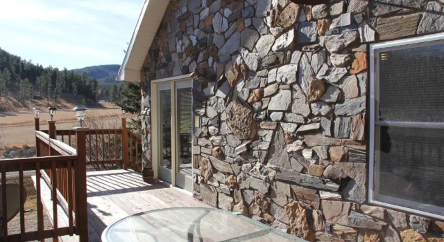 Коттедж с 5 комнатами High Country Guest Ranch