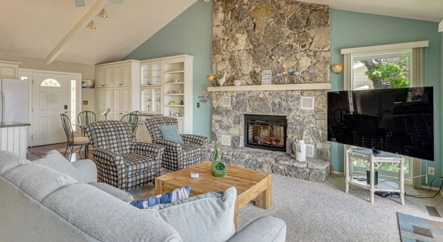 Boaters Base w/ Dock! Lakefront Ozarks Getaway, Book Feriehus Villaer i Missouri, Villa