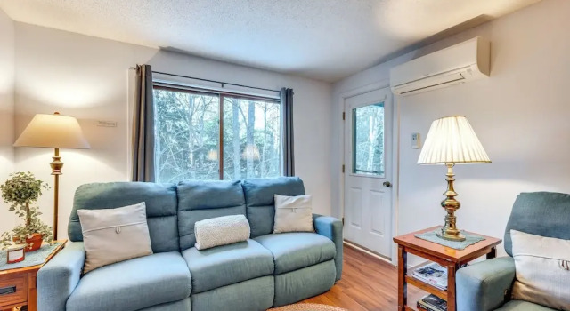 Inviting Bartlett Condo: 1 Mi to Attitash Mountain