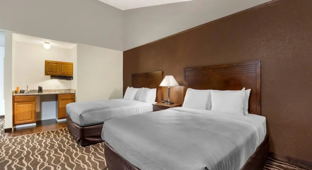 Четырёхместный номер Standard с видом на поле для гольфа Quality Inn Umatilla - Hermiston