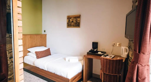 Номер Standard The Commercial Hotel
