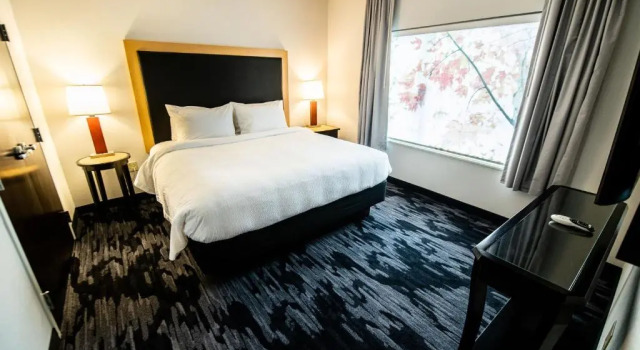 Четырёхместный люкс c 1 комнатой Racetrack Road Hotel