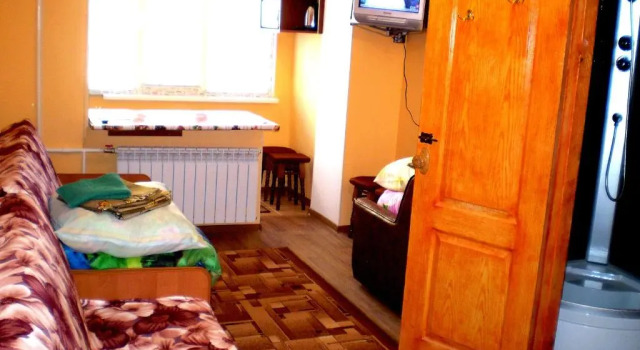 Nebol'shaja STUDIJa, prospekt TsENTRAL'NYJ 124A, 2 divana, 2 kresla 3 etazh 9 etazhnogo doma Wi-Fi, Book Hotel Hoteller i Nikolayev med parkering, Parkering
