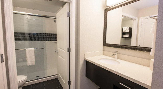 Четырёхместный люкс Staybridge Suites Albany Wolf Rd-Colonie Center by IHG