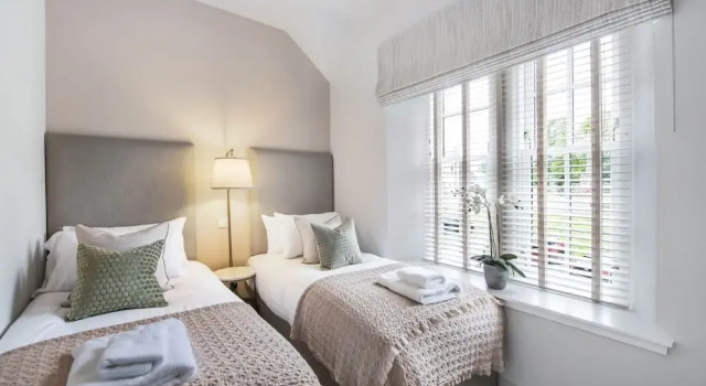 The Woodside Apartments, Забронировать Апартаменты/квартира Отели Центральной Шотландии с парковкой, Парковка