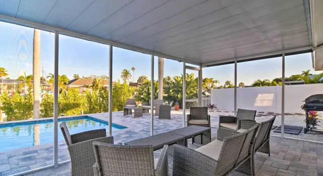 Коттедж Beach House w/ Pool: 3 Mi to Anna Maria Island!