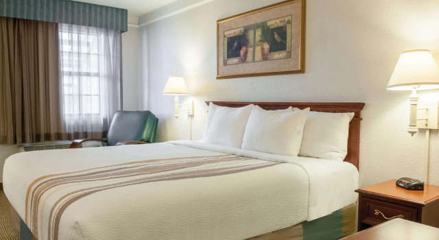 Номер Deluxe La Quinta Inn by Wyndham New Orleans Veterans / Metairie