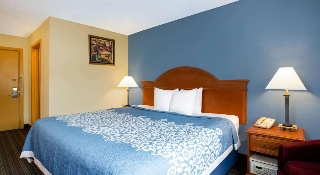 Двухместный номер Standard Days Inn by Wyndham Runnemede Philadelphia Area