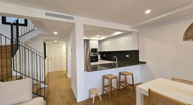 Коттедж The Roger Terrace 2BR With Pool gym in Barcelona