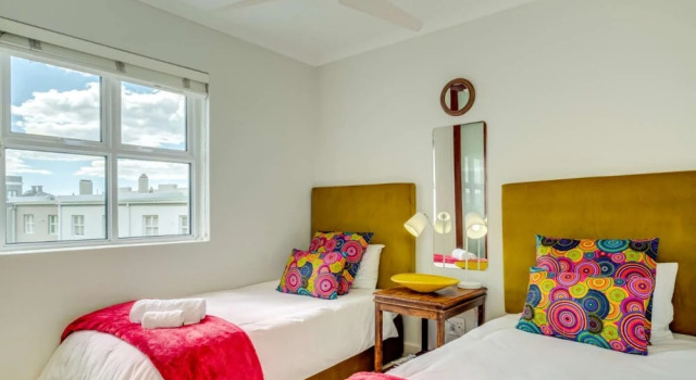 Eclectic Apartment in the Bustling De Waterkant 209 DWP, Забронировать Апартаменты/квартира Отели Cape Peninsula с парковкой, Парковка