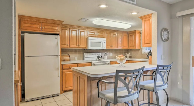 Lakefront Townhome w/ View in Hot Springs Village!, Boek Hotel Hot Springs Village Arkansas