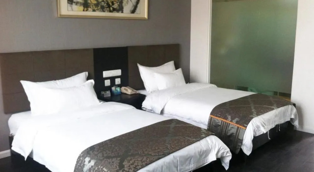 Helen The First Hotel- Mengzi, Book Hotel Hoteller i Mengzi med parkering, Parkering