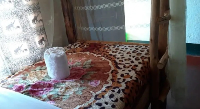 Кровать в общем номере Rafiki Lodge Sipi