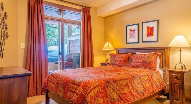 Stones Throw #11 By Bear Country, Buchen Sie Ferienwohnung Sun Peaks British Columbia