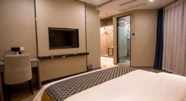 Номер Business Crown International Business Hotel