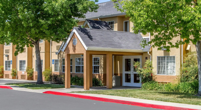 Econo Lodge Inn & Suites Santa Rosa South