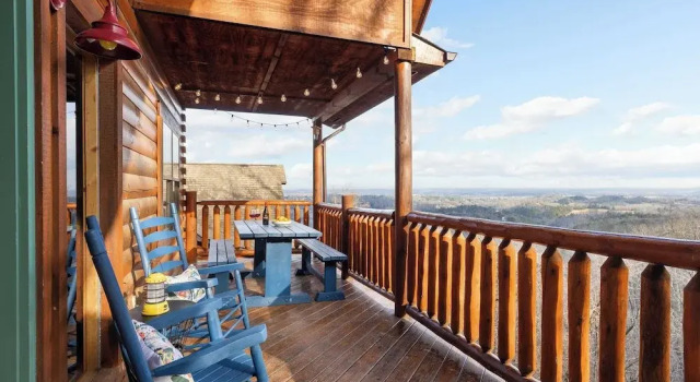 Bears Den Way by Avantstay Private Golf Sim, Firepit & Mountain Views Near Dollywood, Забронировать Дом для отпуска Отели Great Smoky Mountains National Park с парковкой, Парковка