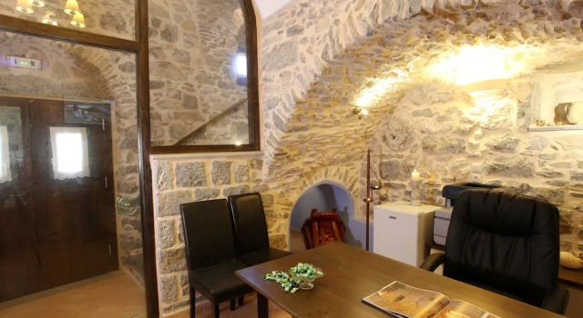 Stoes Traditional Suites, Забронировать Отель Отели Мест с парковкой, Парковка