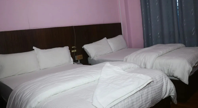 Четырёхместный номер Deluxe Hotel Yes