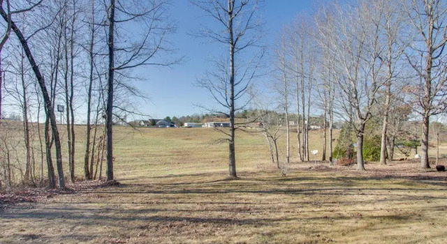 Коттедж 2 Mi to Pickwick Landing State Park: Home w/ Yard