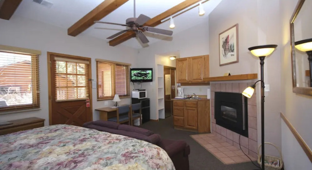 Студия Streamside on Fall River