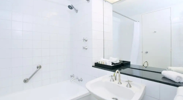 Люкс c 1 комнатой Crowne Plaza Canberra by IHG