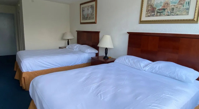 Четырёхместный номер Standard Miami Gardens Inn & Suites