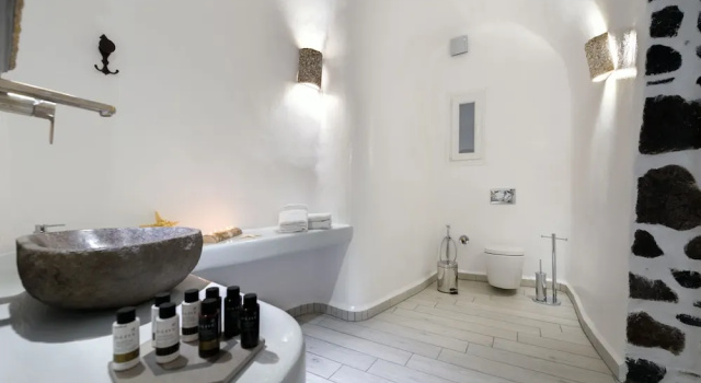 Люкс с балконом Fira Deep Blue Suites