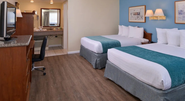 Четырёхместный номер Standard с видом на океан Edgewater Inn and Suites