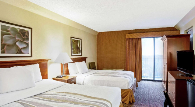 Четырёхместный номер Standard La Quinta by Wyndham Stamford / New York City