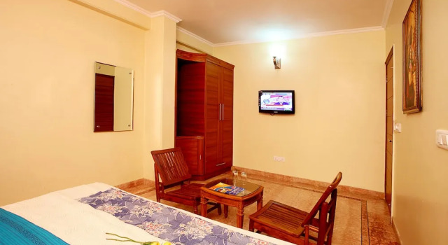 Номер Standard Indira International Inn