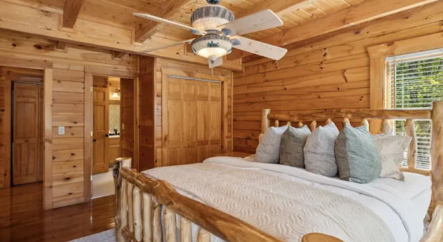 The Cowboy Way Cabin 4 Bedroom Cabin by RedAwning, Забронировать Дом для отпуска Виллы Пиджен-Фордж, рядом с Парк развлечений The Island in Pigeon Forge, Вилла