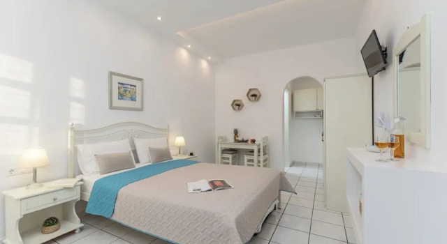 Двухместный номер Comfort с балконом и с видом на сад Zanneta Apartments & Suites
