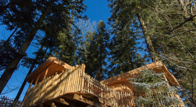 Domaine de l'Authentique Cabanes dans les arbres, Rezervovat Hotel Hotely v Doubs s parkováním, Parkování