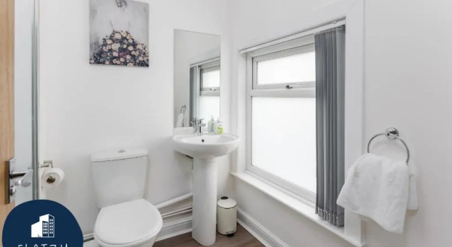 Коттедж FLATZY - 6 bed Oasis Close to Football Stadiums