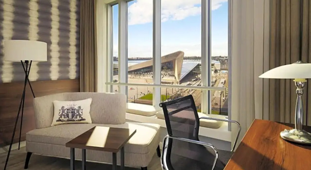Двухместный клубный номер Executive Rotterdam Marriott Hotel