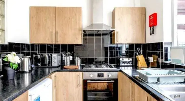 Greener Stays - A Beautiful 3-double bedroom House, Rezervați Hotel Hoteluri de 3 stele în Merseyside, 3*