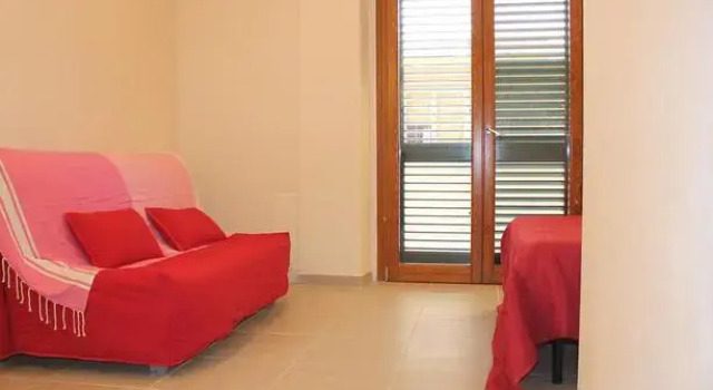 Beach House - Two Bedroom No.2, Book Hotel Montesilvano 