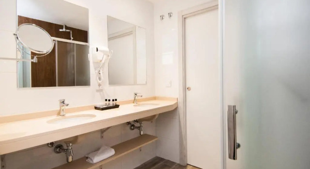 Полулюкс Deluxe Hotel Censal