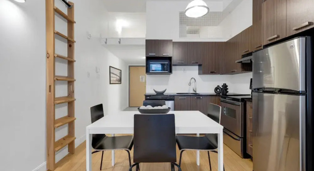 Студия Deluxe LiV MTL Main Plateau Suites Near Downtown Montreal