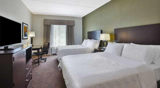 Четырёхместный люкс Holiday Inn Express & Suites Geneva Finger Lakes by IHG