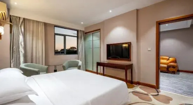Люкс Premier Jintai Business Hotel (Wuhan Canglong Island Hubei University of Economics Store)