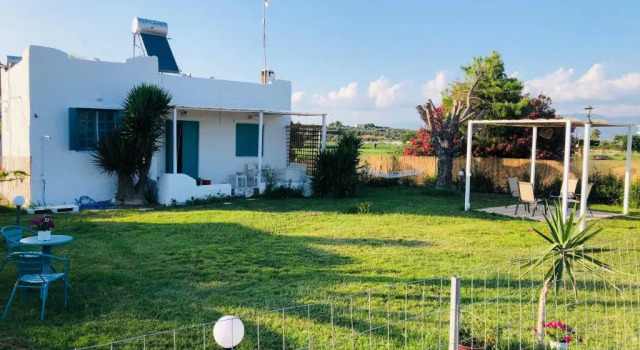 Коттедж c 1 комнатой Unique Cycladic Detached House - Private Garden - Juan