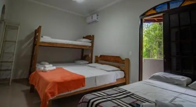 Pousada do Vladimir, Забронировать Отель Борасея Sao Sebastiao Coast, рядом с Пляж Бора-Бора