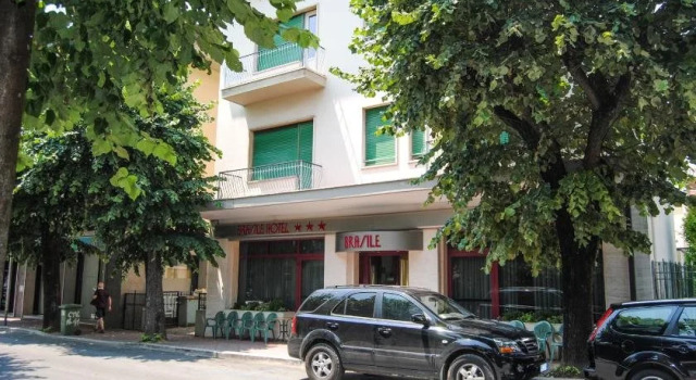 Hotel Brasile, Забронировать Отель Монтекатини-Терме Тоскана, рядом с Montecatini Train Station